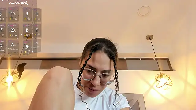 Hanna Cornee  online show from 10-30-25, 02:29