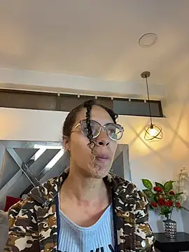 Hanna Cornee  online show from 11-10-25, 01:43