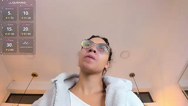 Hanna Cornee  online show from 01-08-26, 12:51