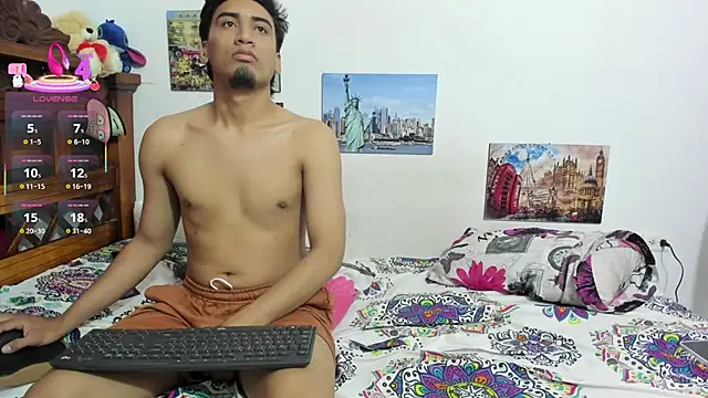 Snapshot of Roxana_Tony chatting on 02-21-26, 02:12 Roxana Tony online show from 02-21-26, 02:12