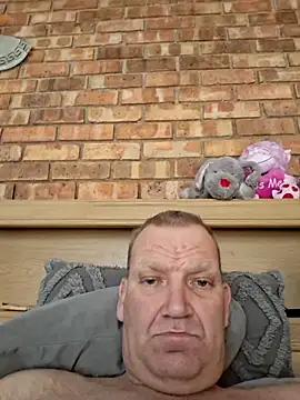 Snapshot of wallacelegend chatting on 09-18-25, 06:48 wallacelegend online show from 09-18-25, 06:48