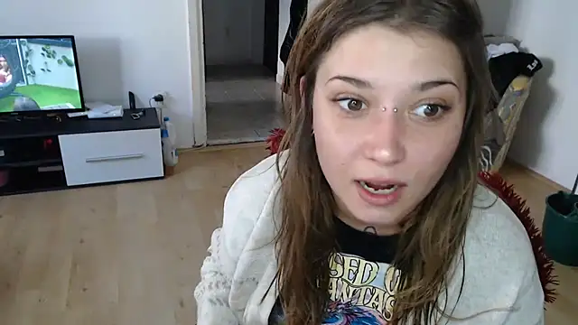 Snapshot of Aliens4twenty chatting on 09-20-25, 06:03 Aliens4twenty online show from 09-20-25, 06:03