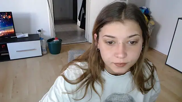 Snapshot of Aliens4twenty chatting on 09-24-25, 05:55 Aliens4twenty online show from 09-24-25, 05:55