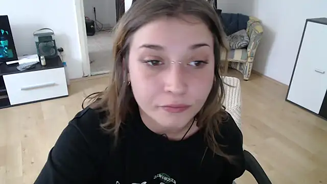 Snapshot of Aliens4twenty chatting on 10-09-25, 10:24 Aliens4twenty online show from 10-09-25, 10:24
