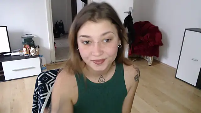 Snapshot of Aliens4twenty chatting on 10-14-25, 07:31 Aliens4twenty online show from 10-14-25, 07:31