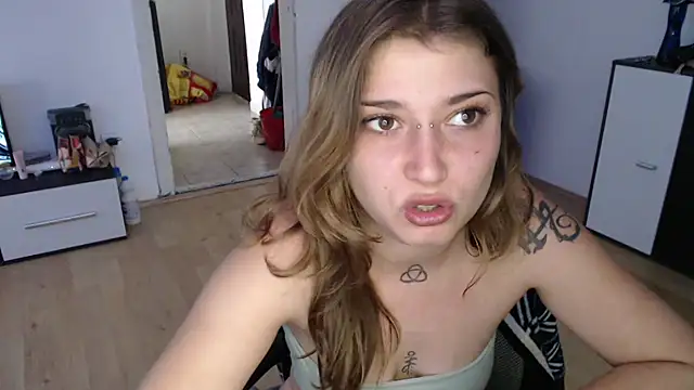 Snapshot of Aliens4twenty chatting on 10-25-25, 11:07 Aliens4twenty online show from 10-25-25, 11:07