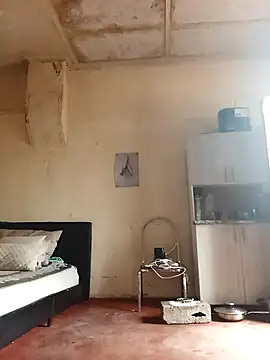 RFeltomWhitJ online show from 11-03-25, 05:42