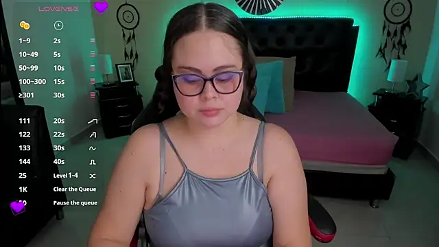 LolaVillalobos online show from 10-09-25, 01:53