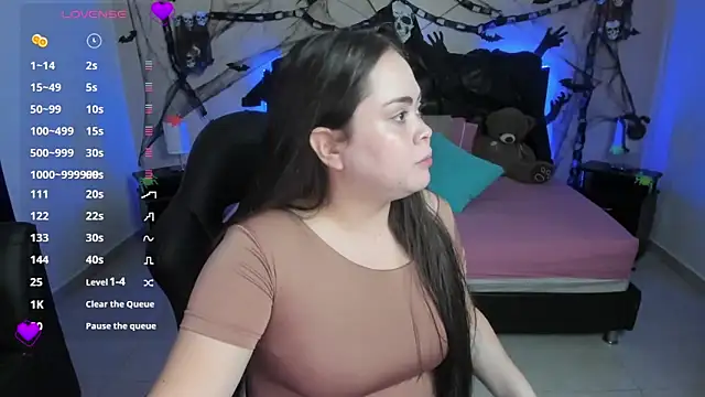 LolaVillalobos online show from 10-20-25, 01:22