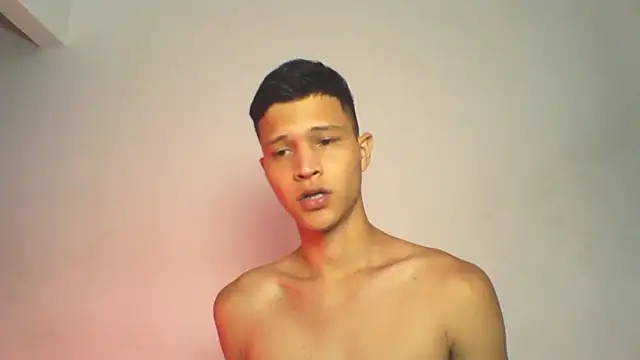 Snapshot of Twinkcock22 chatting on 09-11-25, 09:59 Twinkcock22 online show from 09-11-25, 09:59