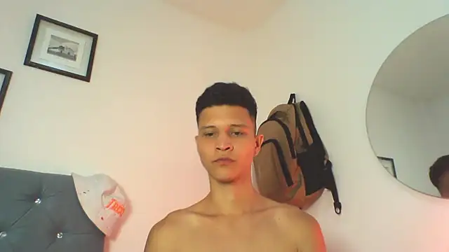 Snapshot of Twinkcock22 chatting on 09-19-25, 12:56 Twinkcock22 online show from 09-19-25, 12:56