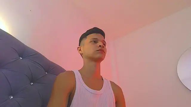 Snapshot of Twinkcock22 chatting on 10-06-25, 03:48 Twinkcock22 online show from 10-06-25, 03:48