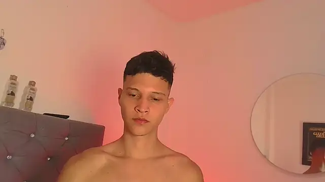 Snapshot of Twinkcock22 chatting on 10-14-25, 10:21 Twinkcock22 online show from 10-14-25, 10:21