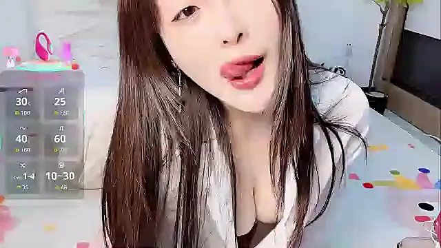 Snapshot of caomei2580 chatting on 12-04-25, 02:48 caomei2580 online show from 12-04-25, 02:48