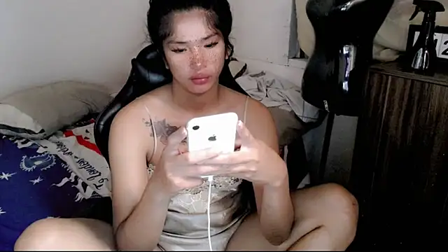 Snapshot of Cutierhyxx chatting on 10-14-25, 03:35 Cutierhyxx online show from 10-14-25, 03:35