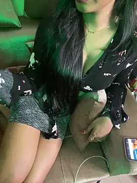 Snapshot of its_ur_flora chatting on 10-11-25, 11:31 its ur flora online show from 10-11-25, 11:31