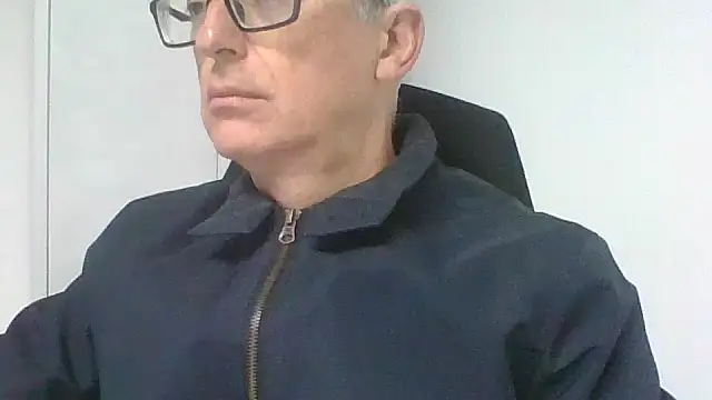 Snapshot of Sensor2000 chatting on 12-15-25, 07:45 Sensor2000 online show from 12-15-25, 07:45