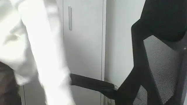 Snapshot of Sensor2000 chatting on 12-16-25, 11:48 Sensor2000 online show from 12-16-25, 11:48