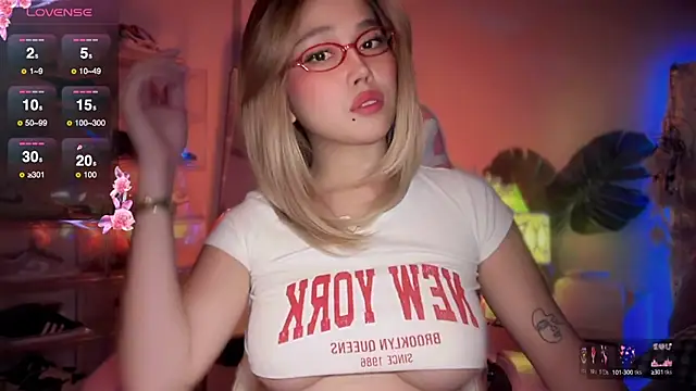 SarasayTS online show from 09-25-25, 04:54