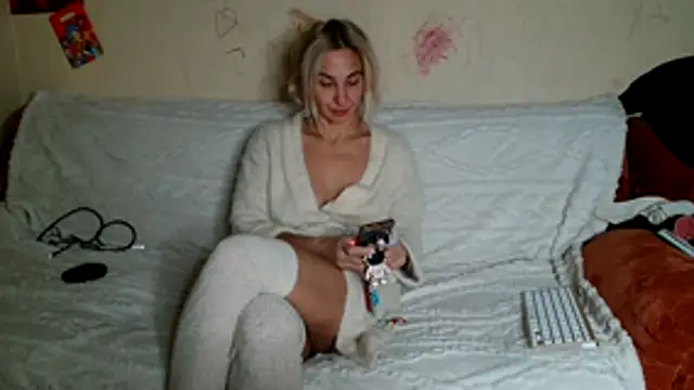 Snapshot of AsyaLulu chatting on 10-28-25, 09:39 AsyaLulu online show from 10-28-25, 09:39