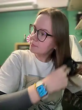 Snapshot of _CherryBloom_ chatting on 09-12-25, 01:11  CherryBloom  online show from 09-12-25, 01:11