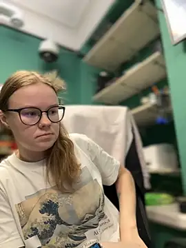 Snapshot of _CherryBloom_ chatting on 09-13-25, 09:09  CherryBloom  online show from 09-13-25, 09:09