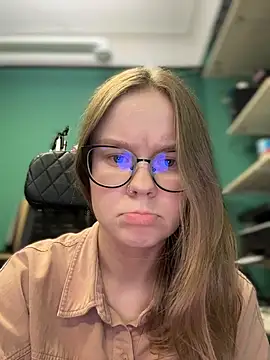 Snapshot of _CherryBloom_ chatting on 09-22-25, 01:13  CherryBloom  online show from 09-22-25, 01:13