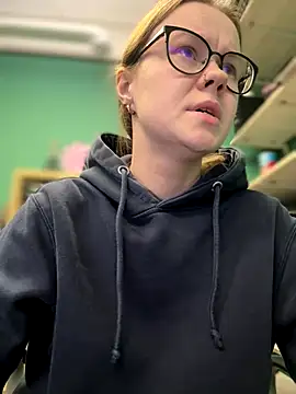 Snapshot of _CherryBloom_ chatting on 09-29-25, 07:51  CherryBloom  online show from 09-29-25, 07:51