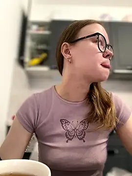 Snapshot of _CherryBloom_ chatting on 10-13-25, 11:21  CherryBloom  online show from 10-13-25, 11:21