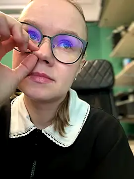 Snapshot of _CherryBloom_ chatting on 10-14-25, 07:20  CherryBloom  online show from 10-14-25, 07:20