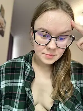 Snapshot of _CherryBloom_ chatting on 10-21-25, 11:22  CherryBloom  online show from 10-21-25, 11:22