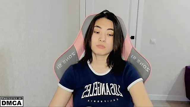 MeilideQian1 online show from 10-18-25, 03:13