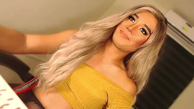 Snapshot of SissifyMeNow chatting on 10-04-25, 06:50 SissifyMeNow online show from 10-04-25, 06:50