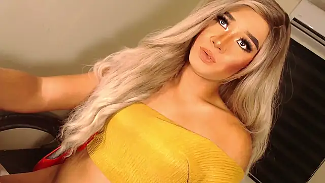 Snapshot of SissifyMeNow chatting on 10-10-25, 06:51 SissifyMeNow online show from 10-10-25, 06:51