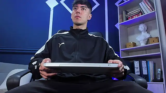 etham wolf  online show from 10-06-25, 11:51