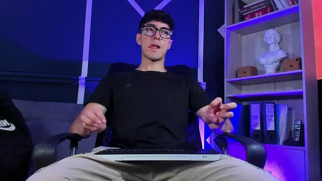 etham wolf  online show from 10-08-25, 04:15