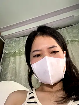 Snapshot of Bonbonnn_99 chatting on 10-18-25, 01:08 Bonbonnn 99 online show from 10-18-25, 01:08