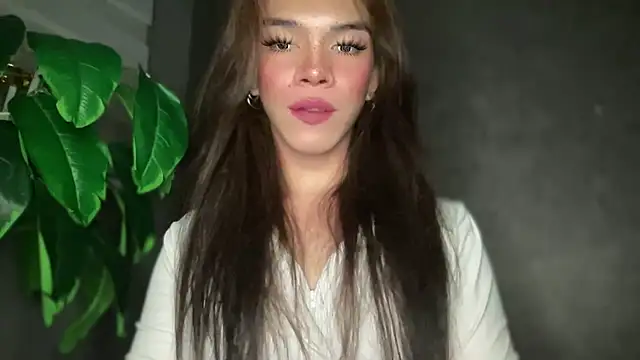 Snapshot of Misselliefayexxx chatting on 12-18-25, 01:39 Misselliefayexxx online show from 12-18-25, 01:39