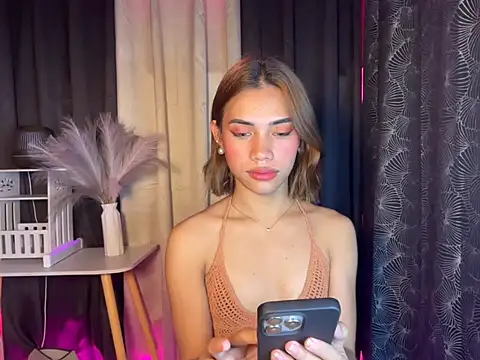 Lovelynikki03 online show from 10-12-25, 05:34