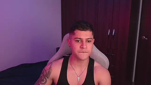 domsantiago  online show from 10-15-25, 01:39