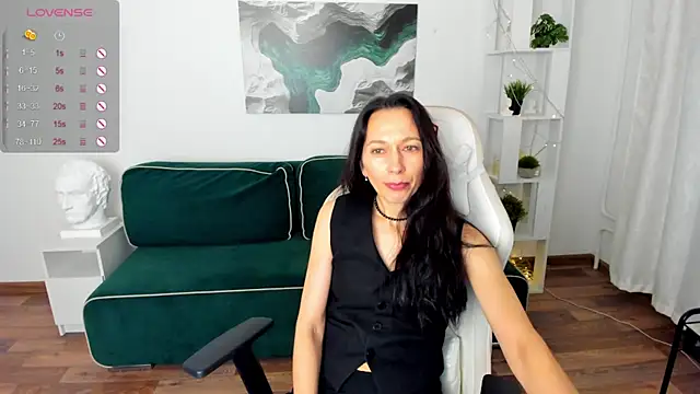 Snapshot of RubiHarlot chatting on 10-22-25, 01:17 RubiHarlot online show from 10-22-25, 01:17