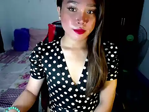 Urassiansweetcummer online show from 10-17-25, 02:30