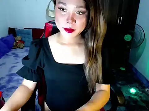 Urassiansweetcummer online show from 03-15-26, 11:55