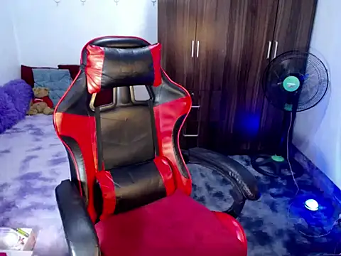 Urassiansweetcummer online show from 04-07-26, 04:24