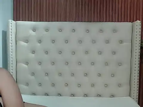 Snapshot of universal_slutt chatting on 10-10-25, 05:01 universal slutt online show from 10-10-25, 05:01