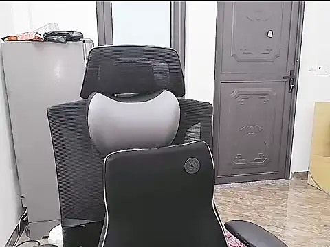 Shulee21 online show from 10-13-25, 02:33