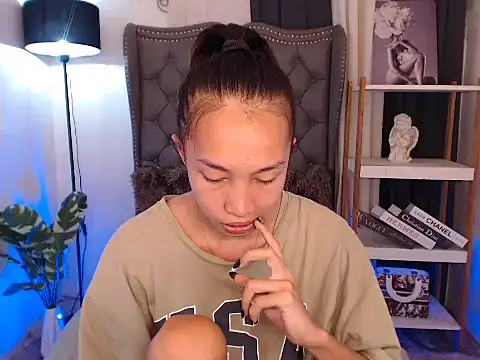 Snapshot of Sweet_kittyxx chatting on 10-14-25, 02:45 Sweet kittyxx online show from 10-14-25, 02:45