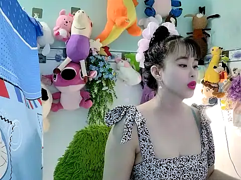 emgaixinhngoan online show from 10-17-25, 04:26