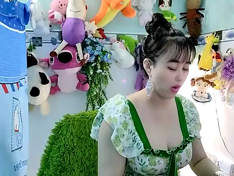 emgaixinhngoan online show from 10-19-25, 12:39