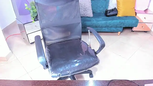 Dantzel  online show from 12-18-25, 12:22